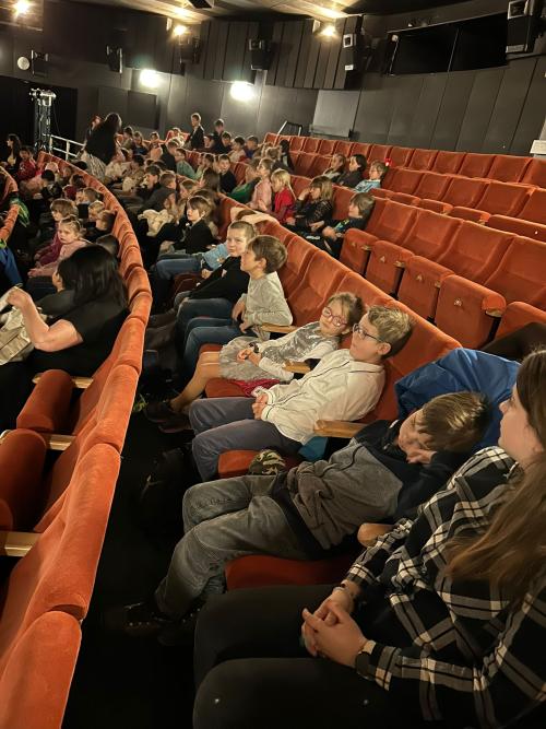 Divadlo „O statečném kováři Mikešovi“
