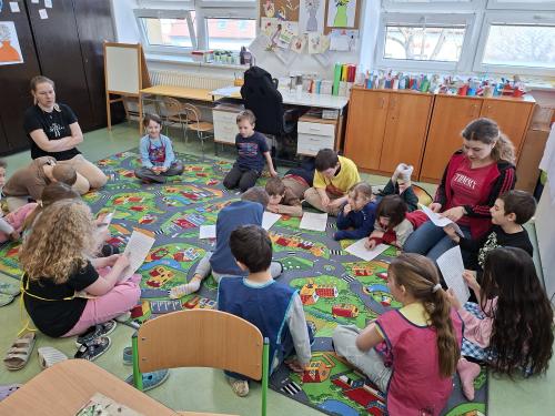 „Na každou nožku, jinou ponožku.“